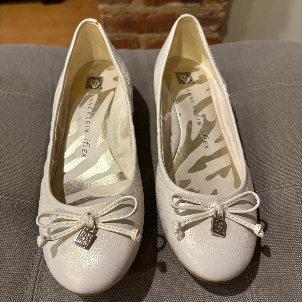 Anne Klein Women's White Ballet Flats